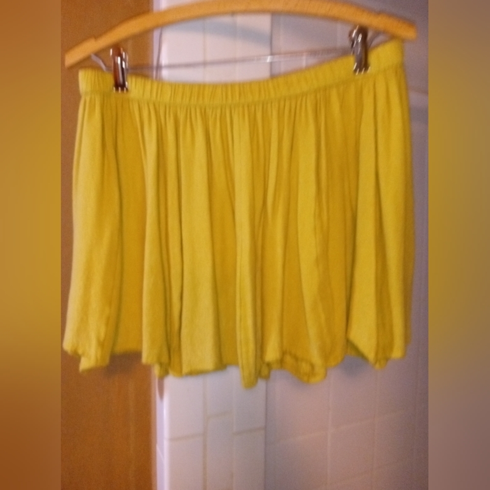 🍄3/$20 sale!! 🍄 Gold/yellow mini skirt